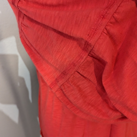 Coral Tribal top with sleeve accents and cut raw hem - Picture 5 of 5